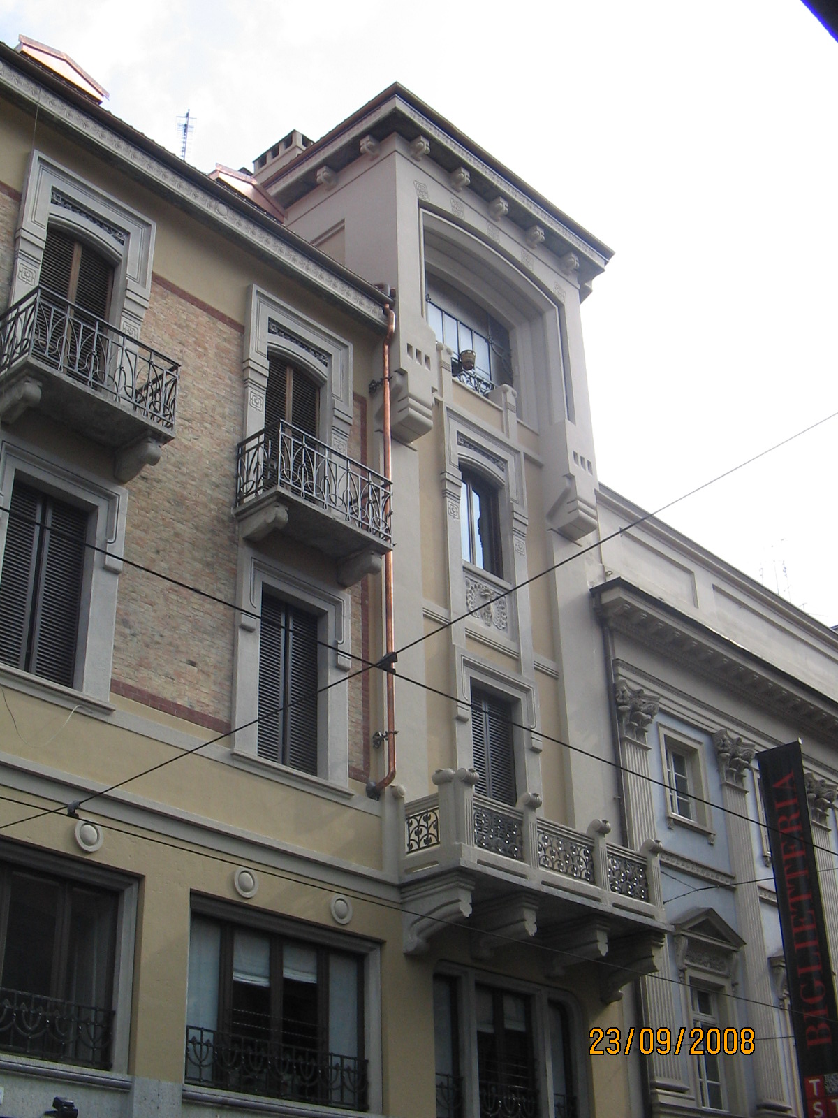 TORINO-MANUTENZIONE FACCIATA VIA ROSSINI